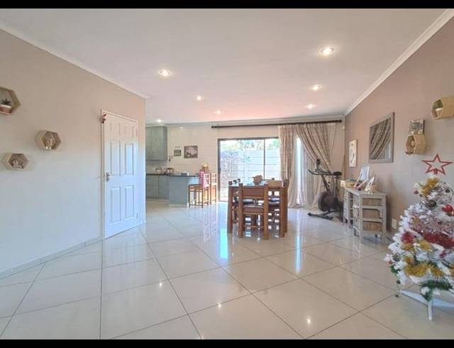 3 BEDROOM TOWNHOUSE FOR SALE IN RACEVIEW